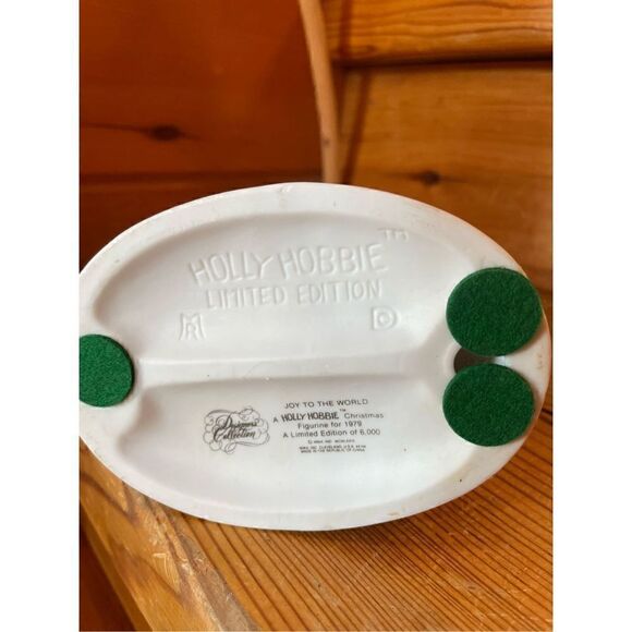 Vintage Holly Hobbie Joy To The World Porcelain Figurine 1979 - Picture 3 of 4